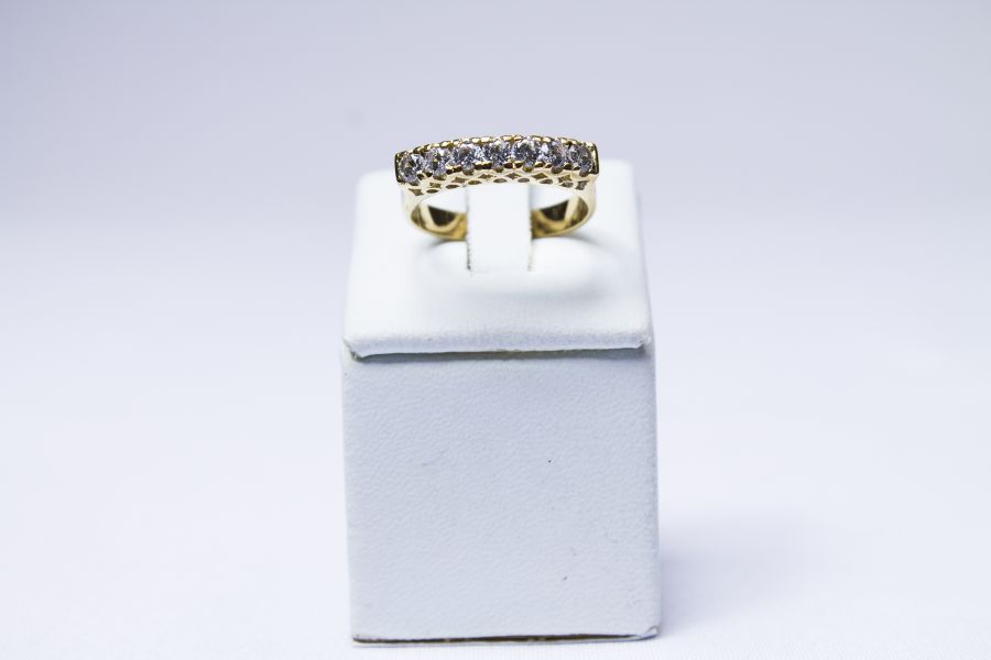 Anillo con siete brillantes
