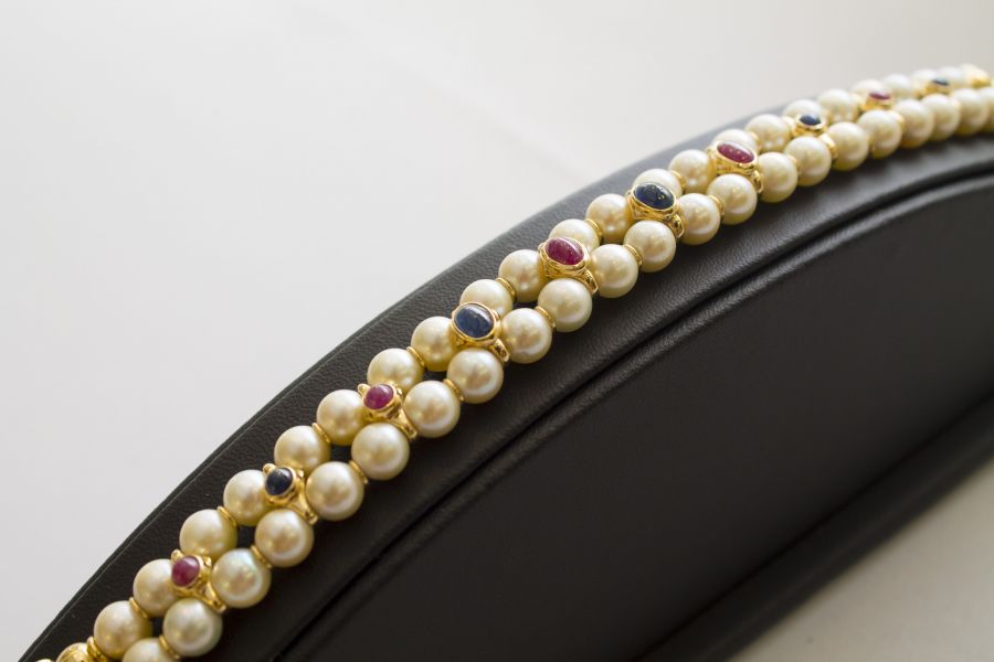 Perlas y oro