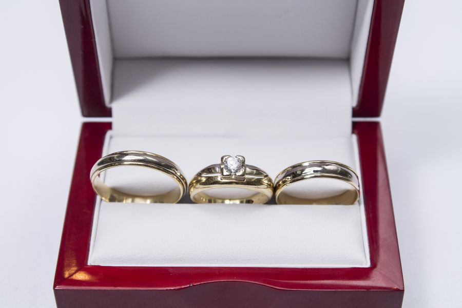 Alianzas y anillo de compromiso